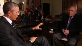 Barack Obama interviewant David Simon, créateur de la série "Sur écoute".