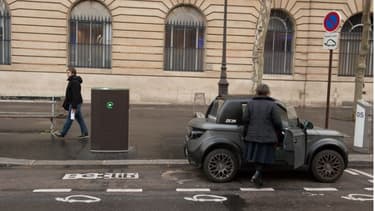 Les bornes de recharge Belib’ sont universelles: elles sont pourvues de plusieurs prises permettant de brancher tous types de véhicules électriques, y compris les deux-roues