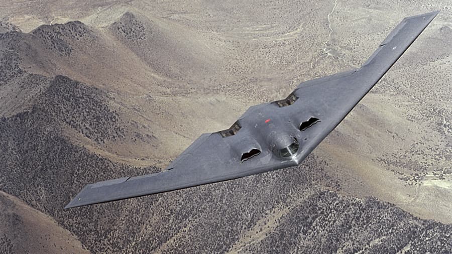 Le Northrop B-2 Spirit Le Northrop B-2 Spirit between 14 anti-bunkers bombers 2