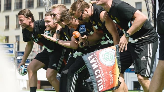 Les Allemands qui font la "danse des Gauchos"