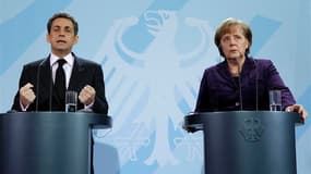 A l'issue d'un déjeuner de travail à Berlin, lundi, Angela Merkel a salué l'initiative de Nicolas Sarkozy en faveur de la création rapide d'une taxe sur les transactions financières en Europe mais elle a précisé qu'il n'y avait pas d'accord au sein du gou