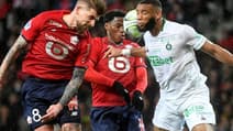 Le défenseur portugais de Lille Xeka et l'attaquant canadien Jonathan David, à la lutte avec le défenseur stéphanois de Saint-Etienne Harold Moukoudi, en ouverture de la 28e journée de Ligue 1, le 11 mars 2022 au Stade Pierre-Mauroy à Villeneuve-d'Ascq