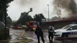 Incendie au centre commercial du quartier des Champs Plaisants à Sens - Témoins BFMTV