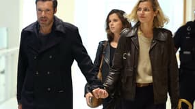 Nicolas Bedos, avec sa compagne Pauline Desmonts, le 26 septembre dernier au tribunal de Paris.