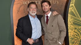 Arnold Schwarzenegger et son fils Patrick Schwarzenegger lors de l'avant-première de la saison 3 de "The White Lotus" le 10 février 2025