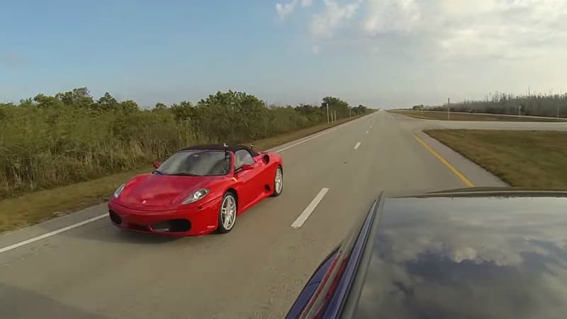 Déposer une Ferrari d'un coup d'accélérateur, la regarder d'éloigner dans son rétroviseur, vous en rêvez? La Model X (P90D, bien sûr) le fait.