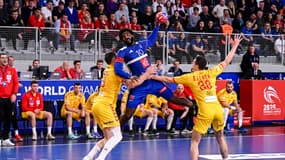 Dika Mem lors de France-Macédoine du Nord au Mondial de handball, le 25 janvier 2025.