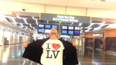 Un Américain, coincé une nuit dans l'aéroport de Las Vegas, s'est filmé seul un peu partout.