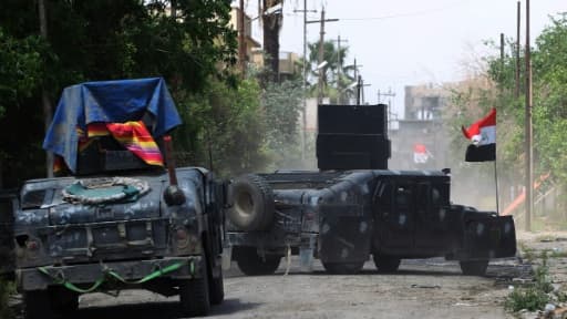 Les forces irakiennes dans une rue de la vieille ville de Mossoul, le 3 mai 2017