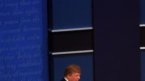 Donald Trump et Hillary Clinton, sur le plateau du 3e débat télévisé, le 19 octobre. 