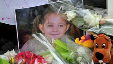 Une photo de Fiona et des objets déposés en 2013 devant la maison où la petite fille vivait à Clermont-Ferrand