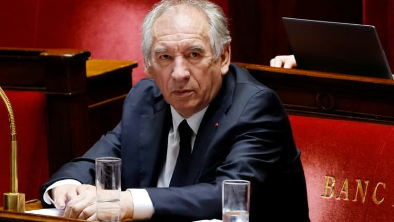 EN LOIRE-ATLANTIQUE, DE NOMBREUX "POTS DE DÉPART DE FRANÇOIS BAYROU" SE PRÉPARENT DEVANT LES MAIRIES