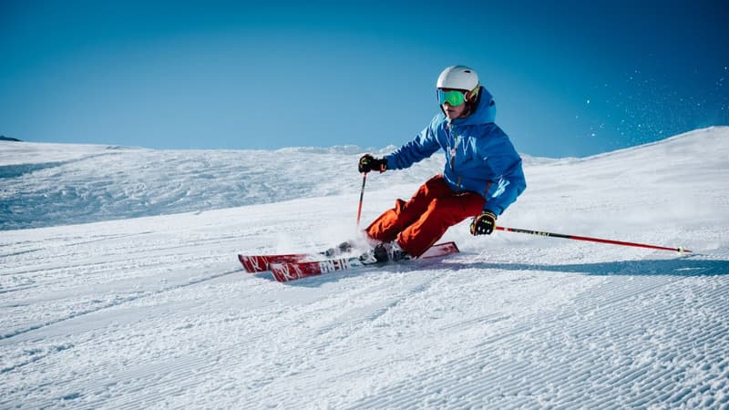 Le casque est un des éléments primodiaux pour la sécurité sur les pistes.