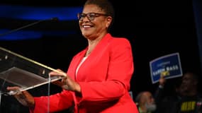 La nouvelle maire de Los Angeles, Karen Bass, lors d'un meeting en novembre 2022