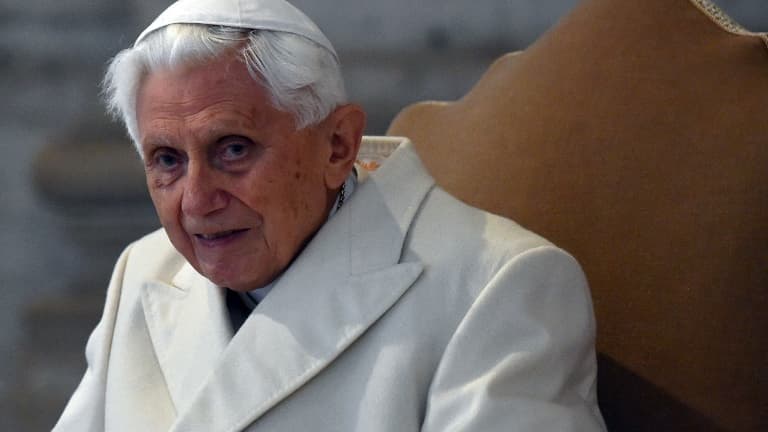 I media italiani affermano che Benedetto XVI è in condizioni gravi ma stabili
