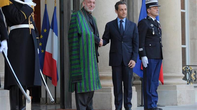 Le président afghan Hamid Karzaï accueilli vendredi à l'Elysée par Nicolas Sarkozy. Les missions de formation des militaires français en Afghanistan reprendront samedi, a annoncé le chef de l'Etat en confirmant que les forces combattantes françaises serai