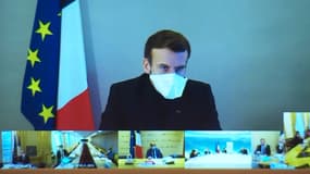Emmanuel Macron intervient en visioconférence au Conseil des ministres, le 21 décembre 2020.