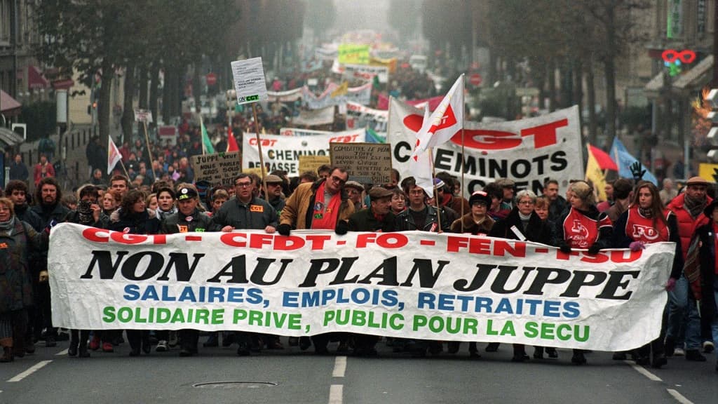 Une manifestation contre le "plan Juppé", le 10 décembre 1995 à Caen (Calvados). Une manifestation contre le "plan Juppé", le 10 décembre 1995 à Caen (Calvados).