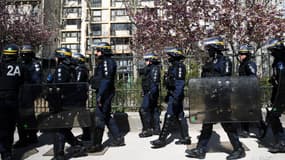 Les forces de l'ordre, bassin de la Villette à Paris, lors du 21ème samedi de manifestation des gilets jaunes, le 6 octobre 2019.