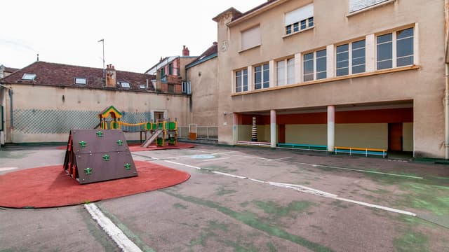Cette école est à vendre sur la plateforme agorastore.fr
