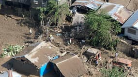 Dans la ville de Cagayan De Oro, dans le sud des Philippines. Les opérations de secours se poursuivaient dimanche pour retrouver plus de 450 disparus après le passage du typhon Washi sur l'île de Mindanao, aux Philippines, qui a tué plus de 500 personnes.