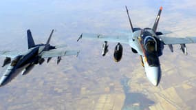 Deux  F-18 Super-Hornet américains de la coalition, en mission dans le ciel irakien le 4 octobre 2014.