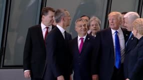 Ce moment où Trump pousse le Premier ministre du Monténégro pour lui passer devant