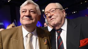 Bruno Gollnisch (à gauche) et Jean-Marie Le Pen, lors d'un meeting du Front National en novembre 2013.