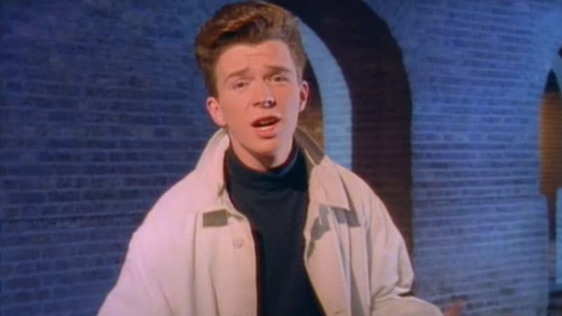 Rick Astley dans le clip de "Never gonna give you up"