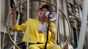 Vivienne Westwood en 2020 lors d'une manifestation publique. 