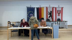 Un bureau de vote à Berlin, en Allemagne.
