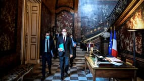 Jean Castex, accompagné de Sébastien Lecornu, le 26 mai 2021 à Matignon