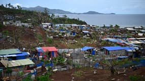 Cette photo montre une vue des maisons détruites dans un bidonville endommagé par le cyclone Chido à Kangani, sur le territoire français de Mayotte, dans l'océan Indien, le 4 janvier 2025. 