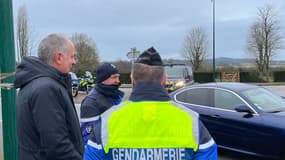 Une opération de contrôle de la gendarmerie nationale à Sées, en présence de Sébastien Jallet, préfet de l'Orne, le 7 novembre 2023.