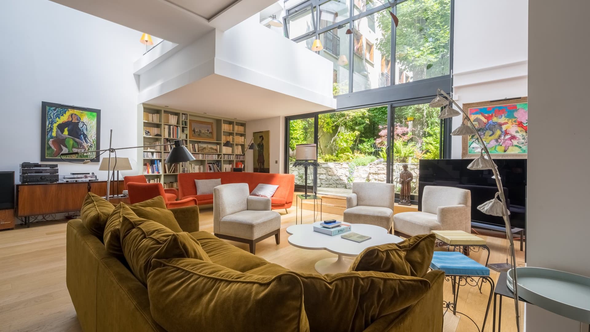 Cette maison située dans le quartier des Abbesses à Paris (18e) été vendue plus de 21.000 euros du mètre carré. Cette maison située dans le quartier des Abbesses à Paris (18e) été vendue plus de 21.000 euros du mètre carré.