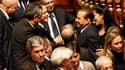 Silvio Berlusconi, ici félicité par ses partisans au Sénat, a échappé de peu mardi à un vote de censure à la Chambre des députés italienne quelques heures après avoir obtenu la confiance de la Chambre haute. /Photo prise le 14 décembre 2010/REUTERS/Tony G
