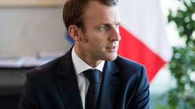 Le ministre de l'Economie Emmanuel Macron a exprimé mercredi son regret d'avoir "blessé" des salariées de l'abattoir de porc .