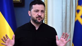 Le président ukrainien Volodymyr Zelensky s'adresse aux médias lors d'un point de presse après son entretien téléphonique avec le président américain, à Kiev, le 19 mai 2025.