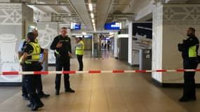 Une partie de la gare centrale d'Amsterdam évacuée après une attaque au couteau, le 31 août 2018