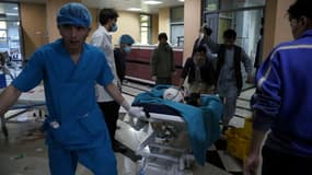Une explosion devant une école pour filles à Kaboul a fait moins 30 morts et 52 blessés, le 8 mai 2021