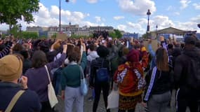 Mort de George Floyd: des manifestants observent une minute de silence avant de scander "I can't breathe" à Paris