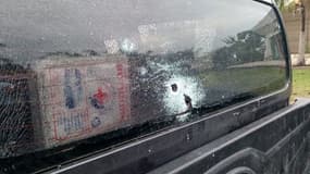 Des impacts de balles sur une camionnette dans laquelle se trouvait l'ancien président bolivien Evo Morales à Cochabamba, en Bolivie, le 27 octobre 2024.