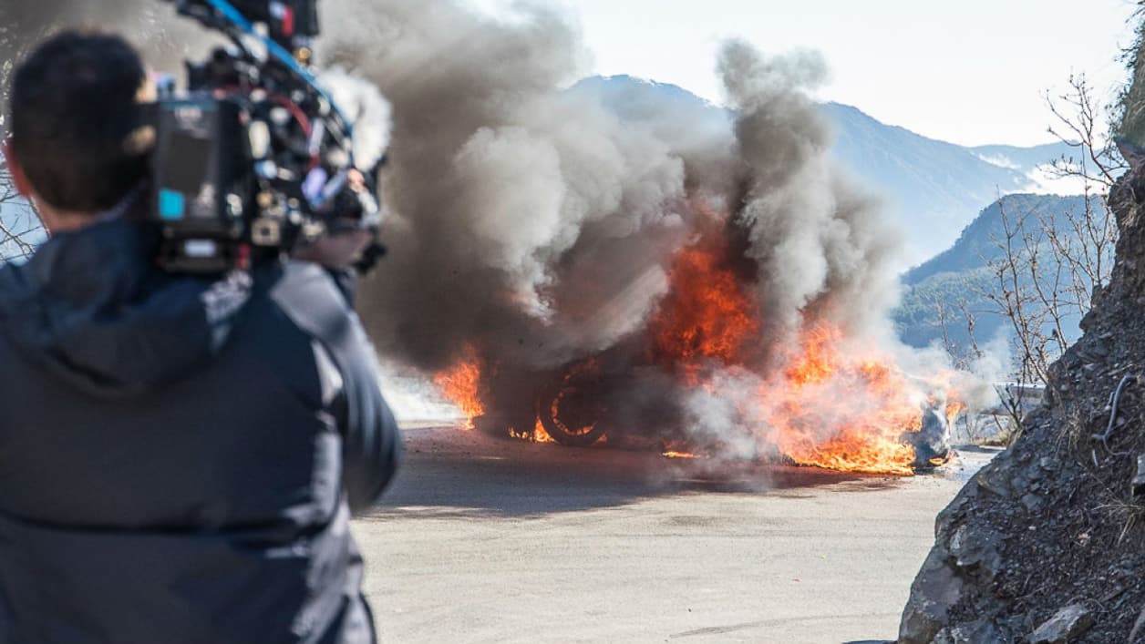 Sous ces énormes flammes, pas une Tesla ou une voiture électrique mais une nouvelle Alpine A110. Sous ces énormes flammes, pas une Tesla ou une voiture électrique mais une nouvelle Alpine A110.