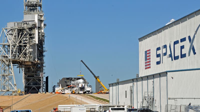 SpaceX a lancé depuis le centre spatial Kennedy en Floride sa capsule non habitée Dragon.