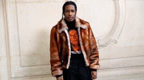 Le rappeur américain ASAP Rocky pose avant la présentation de la collection Christian Dior 2017 printemps/été Haute Couture le 23 janvier 2017 à Paris.