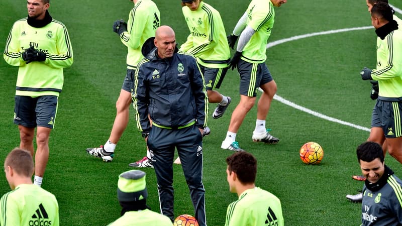 Zinedine Zidane lors de son premier entraînement à la tête du Real.