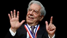 Mario Vargas Llosa reçoit le Living Legend Award à la Bibliothèque du Congrès de Washington le 11 avril 2016