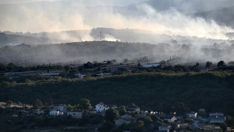 Incendies près du village de Vogüé en Ardèche le 27 juillet 2022