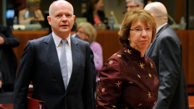 La chef de la diplomatie européenne Catherine Ashton et le ministre des Affaires étrangères britannique William Hague.