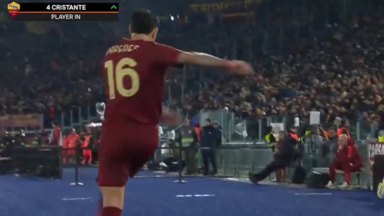 La colère de Leandro Paredes au moment de son remplacement lors du match AS Rome-Francfort (2-0, Ligue Europa), le 30 janvier 2025